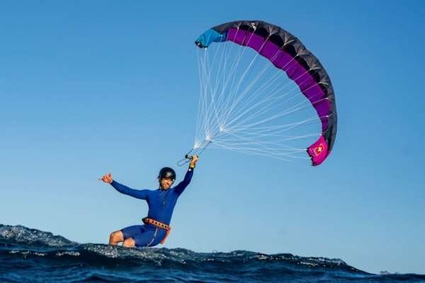 ENSIS-ROGER_Michi-Downwinding_by-Photomedano ENSIS ParaWing ROGER ll<br><small></small>